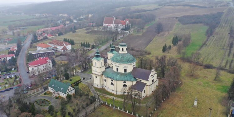 31.12.2019. Klimontów. Widok na miejscowość / Jarosław Kubalski / Radio Kielce