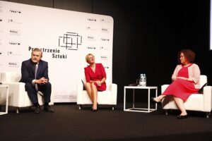 29.07.2020 Warszawa. Inauguracja projektu Przestrzenie Sztuki. Na zdjęciu (od lewej): wicepremier Piotr Gliński, Aleksandra Dziurosz - kierownik projektu TANIEC, Elżbieta Wrotnowska-Gmyz - kierownik projektu TEATR / Jarosław Kubalski / Radio Kielce