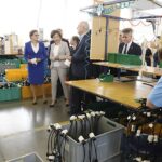 03.07.2020. Starachowice. Wizyta minister rodziny, pracy i polityki społecznej Marleny Maląg. Na zdjęciu (od lewej): poseł Agata Wojtyszek, minister Marlena Maląg, Edward Płusa - prezes Starpolu i senator Krzysztof Słoń / Jarosław Kubalski / Radio Kielce