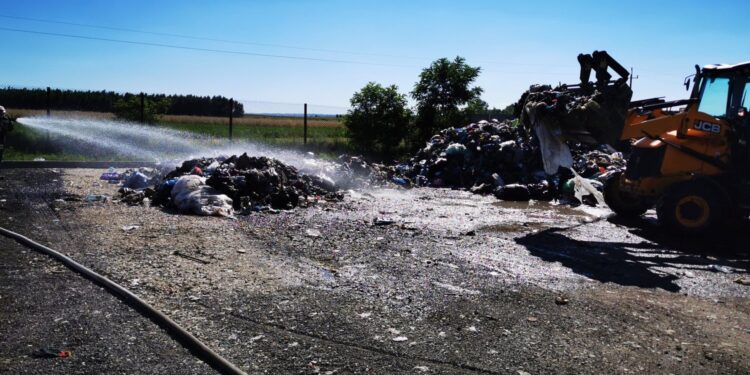 05.07.2020. Dobrowoda. Pożar składowiska odpadów komunalnych / KP PSP Busko-Zdrój