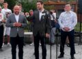 09.07.2020. Raków. Briefing prasowy. Na zdjęciu (od lewej): Mariusz Gosek - poseł Zjednoczonej Prawicy, Patryk Jaki - europoseł Zjednoczonej Prawicy, Jacek Włosowicz - senator Zjednoczonej Prawicy / Dorota Klusek / Radio Kielce