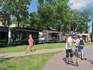 11.07.2020 Busko-Zdrój. Zlot Food Trucków / Marta Gajda / Radio Kielce