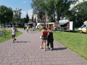 11.07.2020 Busko-Zdrój. Zlot Food Trucków / Marta Gajda / Radio Kielce