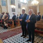 20.07.2020 Tuczępy. Dziękczynna msza święta w intencji ojczyzny oraz urzędującego prezydenta. Na zdjęciu od prawej: Krzysztof Lipiec - poseł PiS, Andrzej Pruś - przewodniczący sejmiku województwa świętokrzyskiego / Marta Gajda / Radio Kielce