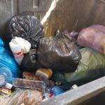 30.07.2020. Kielce. Przepełnione altany śmietnikowe / Piotr Kwaśniewski / Radio Kielce