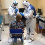 02.07.2020. Kielce. Pobieranie wymazów od pracowników hospicjum / Marcin Kowal / 10. Świętokrzyska Brygada Obrony Terytorialnej