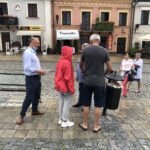 03.07.2020 Sandomierz. Piotr Wawrzyk - wiceminister spraw zagranicznych z wizytą na starówce. / Grażyna Szlęzak-Wójcik / Radio Kielce