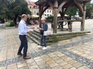 03.07.2020 Sandomierz. Piotr Wawrzyk - wiceminister spraw zagranicznych z wizytą na starówce. / Grażyna Szlęzak-Wójcik / Radio Kielce