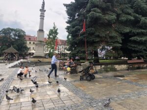 03.07.2020 Sandomierz. Piotr Wawrzyk - wiceminister spraw zagranicznych z wizytą na starówce / Grażyna Szlęzak-Wójcik / Radio Kielce