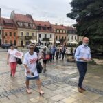 03.07.2020 Sandomierz. Piotr Wawrzyk - wiceminister spraw zagranicznych z wizytą na starówce / Grażyna Szlęzak-Wójcik / Radio Kielce