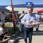 06.07.2020. Staszów. Plac targowy. Wiceminister sportu Anna Krupka i poseł PiS Marek Kwitek zachęcali do głosowania w drugiej turze wyborów na Andrzeja Dudę. Na zdjęciu: Marek Kwitek - poseł PiS / Grażyna-Szlęzak-Wójcik / Radio Kielce