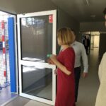 06.07.2020. Staszów. Anna Krupka - wiceminister sportu wizytuje halę sportową Szkoły Podstawowej nr 2 / Grażyna-Szlęzak-Wójcik / Radio Kielce