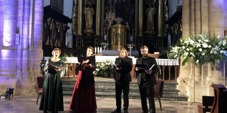 12.07.2020. Sandomierz.  II letni Festiwal Muzyki Sakralnej „Ucho Igielne”. Na zdjęciu (od lewej): Liliana Pociecha, Dobromiła Lebiecka, Paweł Fundament, Piotr Brajner / Grażyna-Szlęzak-Wójcik / Radio Kielce