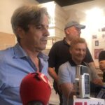 26.07.2020. Sandomierz. Zakończenie zdjęć do nowych odcinków serialu „Ojciec Mateusz”. Na zdjęciu (od lewej): Piotr Polk, Michał Piela, Artur Pontek i Rafał Cieszyński / Grażyna Szlęzak-Wójcik / Radio Kielce