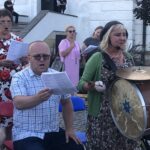 26.07.2020 Sandomierz. Wspólne śpiewanie pieśni patriotycznych i żołnierskich na dziedzińcu Zamku Królewskiego w Sandomierzu / Grażyna Szlęzak-Wójcik / Radio Kielce