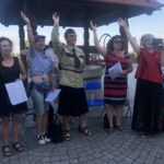 26.07.2020 Sandomierz. Wspólne śpiewanie pieśni patriotycznych i żołnierskich na dziedzińcu Zamku Królewskiego w Sandomierzu / Grażyna Szlęzak-Wójcik / Radio Kielce