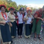 26.07.2020 Sandomierz. Wspólne śpiewanie pieśni patriotycznych i żołnierskich na dziedzińcu Zamku Królewskiego w Sandomierzu / Grażyna Szlęzak-Wójcik / Radio Kielce