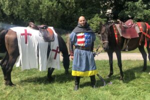 28.07.2020. Sandomierz. Plan zdjęciowy reportażu o Henryku Sandomierskim i Templariuszach. Na zdjęciu: Maciej Bury - odtwórca roli Henryka Sandomierskiego / Grażyna Szlęzak-Wójcik / Radio Kielce