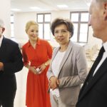 03.07.2020 Starachowice. Minister Marlena Maląg - szefowa resortu  rodziny, pracy i polityki społecznej odwiedza Ośrodek Szkolenia i Wychowania Ochotniczych Hufców Pracy w Starachowicach. Na zdjęciu od lewej: poseł Krzysztof Lipiec, Agnieszka Kuś - kierownik ośrodka OHP, minister Marlena Maląg, Zbigniew Koniusz - wojewoda. / Jarosław Kubalski / Radio Kielce