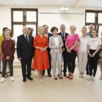 03.07.2020 Starachowice. Minister Marlena Maląg - szefowa resortu  rodziny, pracy i polityki społecznej odwiedza Ośrodek Szkolenia i Wychowania Ochotniczych Hufców Pracy w Starachowicach. W centrum zdjęcia od lewej: poseł Krzysztof Lipiec, Agnieszka Kuś - kierownik ośrodka OHP, poseł Marek Kwitek, minister Marlena Maląg i Zbigniew Koniusz - wojewoda. / Jarosław Kubalski / Radio Kielce