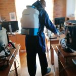 28.07.2020. Sandomierz. Dezynfekcja urzędu miasta / UM Sandomierz