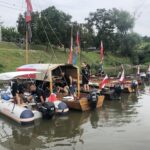 Sandomierscy wodniacy płyną Wisłą do stolicy