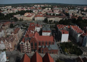 Widok na Elbląg z tarasu widokowego elbląskiej Katedry Św. Mikołaja / Robert Felczak / Radio Kielce