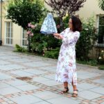 08.07.2020. Kielce. Muzeum Zabawek i Zabawy. Wystawa „Stroje historyczne w miniaturze”. Na zdjęciu: Wioletta Bara - autorka ubiorów / Faustyna Terelak / Radio Kielce