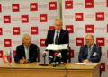 09.07.2020. Kielce. Wybory rektora Politechniki Świętokrzyskiej. Na zdjęciu (od lewej): prof. Wiesław Trąmpczyński – rektor Politechniki Świętokrzyskiej, prof. Zbigniew Koruba – rektor-elekt Politechniki Świętokrzyskiej, prof. Dariusz Janecki – przewodniczący uczelnianej komisji wyborczej / Faustyna Terelak / Radio Kielce