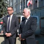 15.07.2020. Kielce. Pomoc od zarządu województwa świętokrzyskiego dla mieszkańców Ukrainy. Na zdjęciu (od lewej): Wiaczesław Wojnarowski - konsul generalny Ukrainy w Krakowie i Andrzej Bętkowski - marszałek województwa świętokrzyskiego / Magdalena Blicharska / Radio Kielce