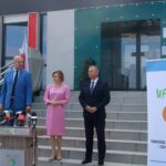 20.07.2020. Kielce. Konferencja w Wojewódzkich Funduszu Ochrony Środowiska i Gospodarki Wodnej. Na zdjęciu (od lewej): Grzegorz Socha - wiceprezes WFOŚiGW w Kielcach, Anna Krupka - wiceminister sportu i Ryszard Gliwiński - prezes WFOŚiGW w Kielcach / Magdalena Blicharska / Radio Kielce