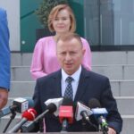 20.07.2020. Kielce. Konferencja w Wojewódzkich Funduszu Ochrony Środowiska i Gospodarki Wodnej. Na zdjęciu: Anna Krupka - wiceminister sportu i Ryszard Gliwiński - prezes WFOŚiGW w Kielcach / Magdalena Blicharska / Radio Kielce