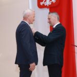 31.07.2020. Kielce. Wręczenie państwowych odznaczeń. Na zdjęciu (od lewej): Jacek Andrzej Kuzia i Zbigniew Koniusz - wojewoda świętokrzyski / Magdalena Blicharska / Radio Kielce