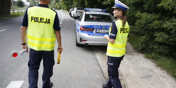 16.08.2019 Kielce. Ulica Krakowska. Policyjna akcja "Sierpniowy weekend 2019" / Jarosław Kubalski / Radio Kielce