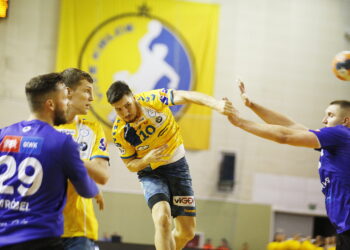 15.10.2019 Kielce. PGNIG Superliga. Mecz PGE Vive - Torus Wybrzeże Gdańsk. Alex Dujszebajew / Jarosław Kubalski / Radio Kielce