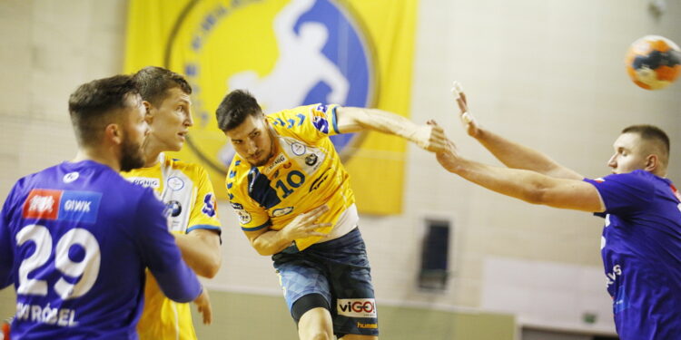 15.10.2019 Kielce. PGNIG Superliga. Mecz PGE Vive - Torus Wybrzeże Gdańsk. Alex Dujszebajew / Jarosław Kubalski / Radio Kielce