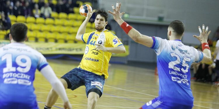 22.02.2020 Kielce. Mecz PGE Vive Kielce - MMTS Kwidzyn. Daniel Dujszebajew / Jarosław Kubalski / Radio Kielce