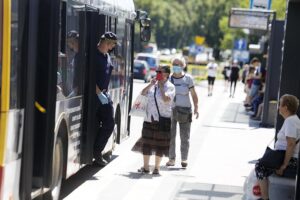 01.07.2020 Kielce. Koronawirus. MPK. Straż miejska sprawdza czy ludzie noszą maseczki / Jarosław Kubalski / Radio Kielce