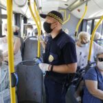 01.07.2020 Kielce. Koronawirus. MPK. Straż miejska sprawdza czy ludzie noszą maseczki / Jarosław Kubalski / Radio Kielce