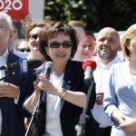 01.07.2020 Kielce. Marszałek Sejmu Elżbieta Witek spotkała się z kielczanami. Od lewej: poseł Krzysztof Lipiec, poseł Agata Wojtyszek, marszałek Sejmu Elżbieta Witek, poseł Mariusz Gosek i wiceminister sportu Anna Krupka / Jarosław Kubalski / Radio Kielce