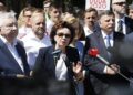 01.07.2020 Kielce. Marszałek Sejmu Elżbieta Witek spotkała się z kielczanami. Od lewej: poseł Krzysztof Lipiec, poseł Mariusz Gosek, marszałek Sejmu Elżbieta Witek, wiceminister sportu Anna Krupka i poseł Andrzej Kryj / Jarosław Kubalski / Radio Kielce