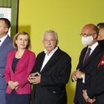 09.07.2020 Busko-Zdrój. Wizyta premiera Mateusza Morawieckiego. Na zdjęciu (od lewej): poseł Michał Cieślak, wiceminister sportu Anna Krupka, poseł Krzysztof Lipiec, wiceminister spraw zagranicznych Piotr Wawrzyk i wojewoda Zbigniew Koniusz / Jarosław Kubalski / Radio Kielce