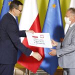 09.07.2020 Busko-Zdrój. Wizyta premiera Mateusza Morawieckiego. Na zdjęciu (od lewej): premier Mateusz Morawiecki i Jerzy Kolarz - starosta buski / Jarosław Kubalski / Radio Kielce