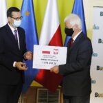 09.07.2020 Busko-Zdrój. Wizyta premiera Mateusza Morawieckiego. Na zdjęciu (od lewej): premier Mateusz Morawiecki i Ryszard Zych – burmistrz Stopnicy / Jarosław Kubalski / Radio Kielce