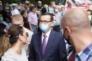 09.07.2020 Busko-Zdrój. Wizyta premiera Mateusza Morawieckiego. Na zdjęciu (w środku): premier Mateusz Morawiecki / Jarosław Kubalski / Radio Kielce