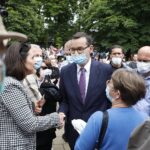 09.07.2020 Busko-Zdrój. Wizyta premiera Mateusza Morawieckiego. Na zdjęciu (w środku): premier Mateusz Morawiecki / Jarosław Kubalski / Radio Kielce