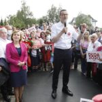 09.07.2020 Jędrzejów. Wizyta premiera Mateusza Morawieckiego. Na zdjęciu (od lewej): senator Krzysztof Słoń, poseł Krzysztof Lipiec, wiceminister sportu Anna Krupka i premier Mateusz Morawiecki / Jarosław Kubalski / Radio Kielce