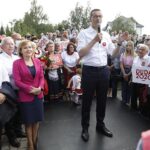 09.07.2020 Jędrzejów. Wizyta premiera Mateusza Morawieckiego. Na zdjęciu (od lewej): senator Krzysztof Słoń, poseł Krzysztof Lipiec, wiceminister sportu Anna Krupka i premier Mateusz Morawiecki / Jarosław Kubalski / Radio Kielce