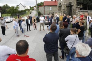 12.07.2020 Kielce. Protest mieszkańców przeciwko postawieniu masztu telefonii komórkowej przy ulicy Zagórskiej / Jarosław Kubalski / Radio Kielce