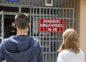 12.07.2020 Kielce. Wybory prezydenckie. Komisja obwodowa nr 48 / Jarosław Kubalski / Radio Kielce